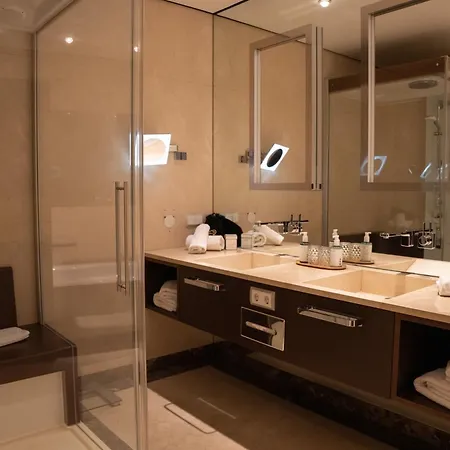 Luxury Boutique Iris Porsche Hotel